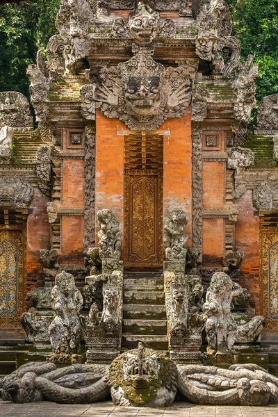 Tempel in Monkey Forest heiligdom — Stockfoto