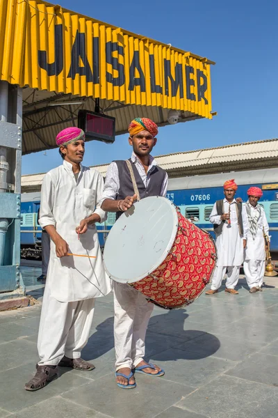 Músicos tradicionales rajasthani posando para la foto —  Fotos de Stock