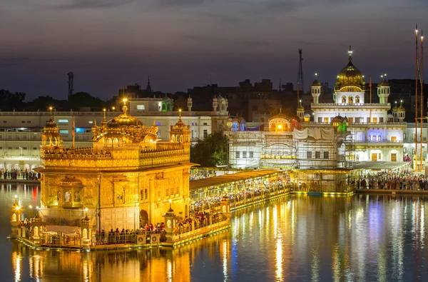 Templo de Ouro (Harmandir Sahib) em Amritsar — Fotografia de Stock