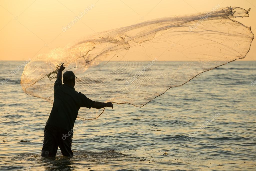 https://st2.depositphotos.com/1001071/11446/i/950/depositphotos_114460830-stock-photo-silhouette-of-unidentified-indian-fisherman.jpg