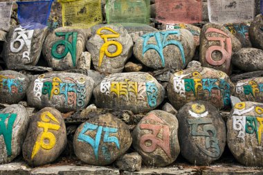 Mani taşlar Nepal Köyü