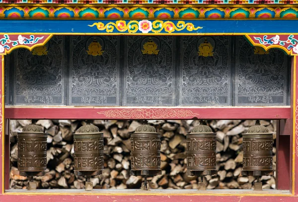 Buddhist prayer mani wall — Stock Photo, Image