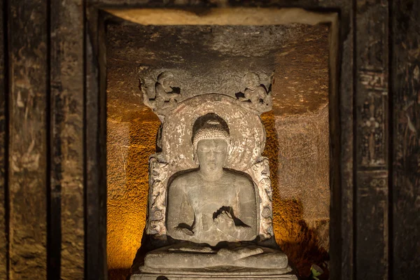 Standbeeld van Boeddha op Ajanta grotten — Stockfoto