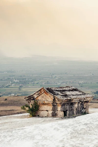 Αρχαίος ελληνικός τάφος στην Αρχαία Πόλη της Ιεράπολης στην Παμουκάλε της Τουρκίας — Φωτογραφία Αρχείου