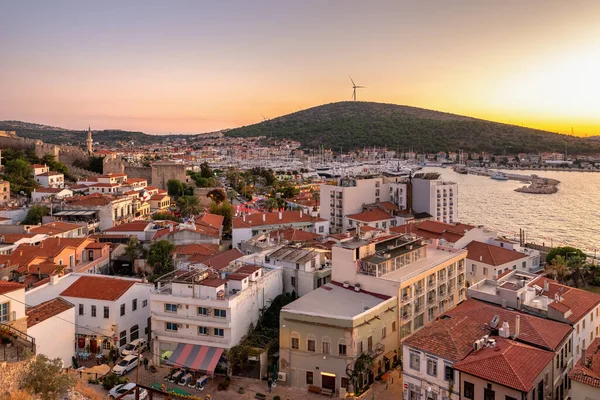 Paesaggio urbano di Cesme sulla costa del Mar Egeo, Turchia — Foto Stock