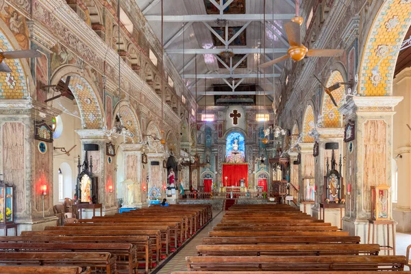 Koçin, Hindistan 'daki Kottepalli olarak da bilinen Gotik Santa Cruz Katedrali' nin iç manzarası. — Stok fotoğraf