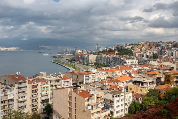 Vista del paisaje urbano de Izmir desde el ascensor histórico, Turquía —  Fotos de Stock