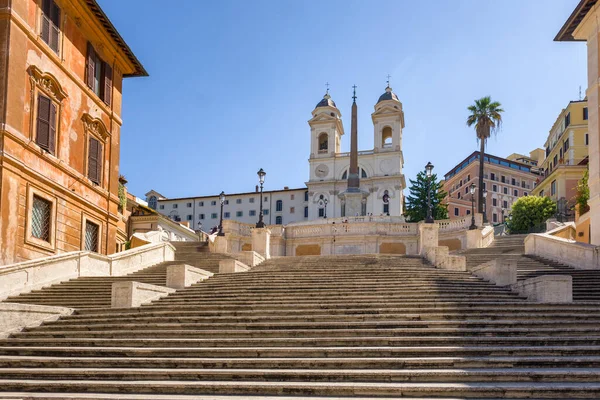 Escadas espanholas históricas vazias na Piazza di Spagna em Roma, Itália — Fotografia de Stock