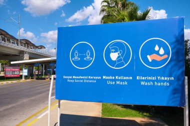 Antalya Havalimanı, Türkiye 'de bilgi panosunda yeni salgın kuralları