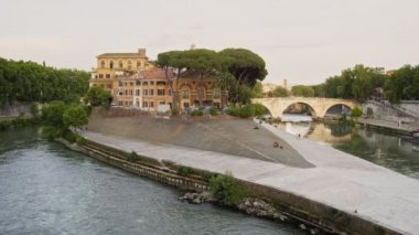 Tiberina Adası, Tiber Nehri üzerinde Roma, İtalya.