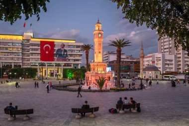 İzmir Saat Kulesi İzmir 'in Konak Meydanı, Türkiye.