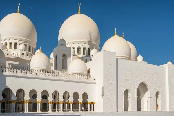 Grande Mesquita em Abu Dhabi, Emirados Árabes Unidos — Fotografia de Stock