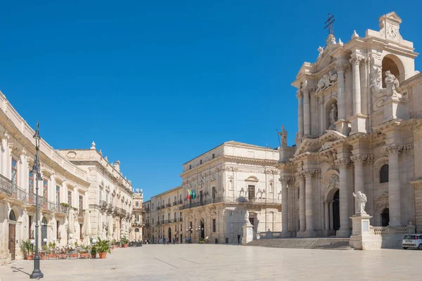 Piazza Duomo and of the Cathedral of Syracuse in Sicily — Stock Photo, Image