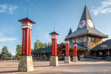 Rovaniemi, Finlandiya yakınlarındaki Santa Village 'da Noel Baba Ofisi.