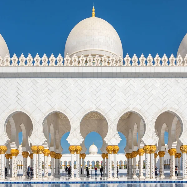 Xeque Zayed Grande Mesquita em Abu Dhabi, Emirados Árabes Unidos. — Fotografia de Stock