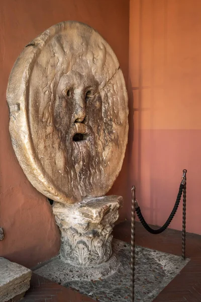 De mond van de waarheid, kerk van Santa Maria in Cosmedin in Rome, Italië — Stockfoto