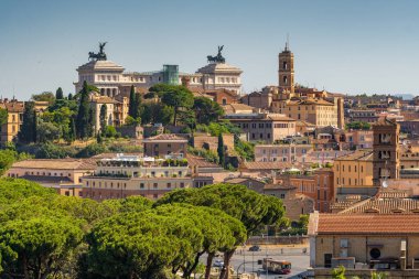 İtalya 'da yaz aylarında Roma şehir manzarası.