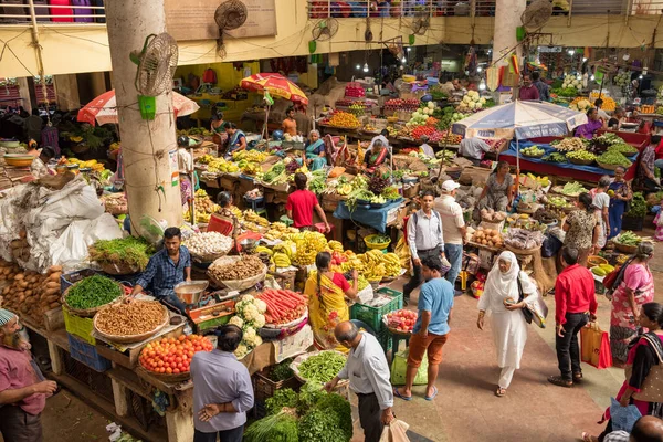 Farbenfroher indischer Lebensmittelmarkt mit Obst und Gemüse in Panaji, Indien — Stockfoto