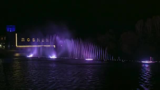 Time lapse of the Roshen multimedia Fountain in Vinnytsia, Ucrania — Vídeo de stock