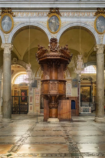 Interior of church Santa Maria Aracoeli in Rome, Italy — Stock Photo, Image