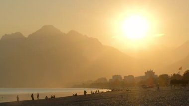 Antalya Konyaalti plajı gün batımında, Türkiye