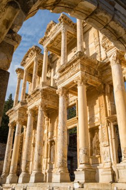 Türkiye 'nin Efes kentindeki Celsus Kütüphanesi.