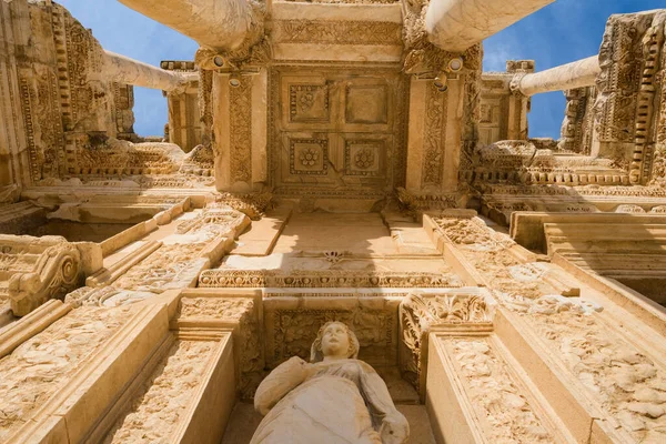 Die Bibliothek des Celsus in der antiken Stadt Ephesus, Türkei. — Stockfoto
