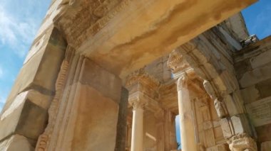Türkiye 'nin Efes kentindeki Celsus Kütüphanesi