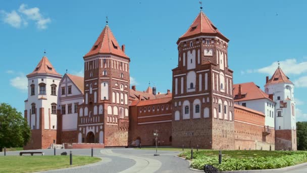 Komplex zámku Mir v Bělorusku — Stock video