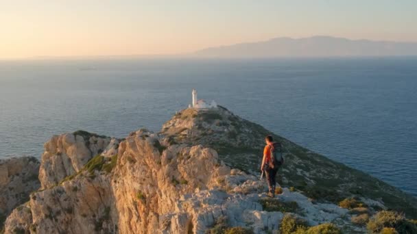 Tourist hiking on the cliff with view at Knidos lighthouse in Turkey. — Stock Video