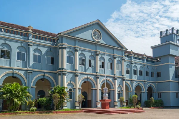 St Aloysius High School en Mangalore en el estado de Karnataka, India — Foto de Stock