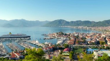 Marmaris 'in şehir manzarası, Türkiye. Yavaş dönüm atışı 
