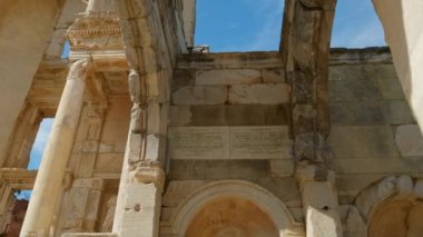 Türkiye 'nin Efes kentindeki Celsus Kütüphanesi