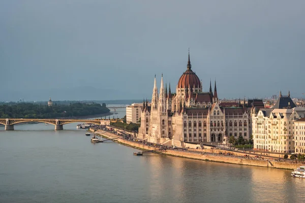 Palazzo del Parlamento ungherese a Budapest — Foto Stock