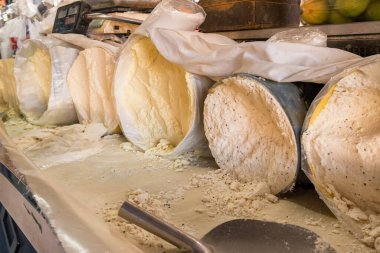Geleneksel Türk keçileri süt peyniri Tulum peyniri.