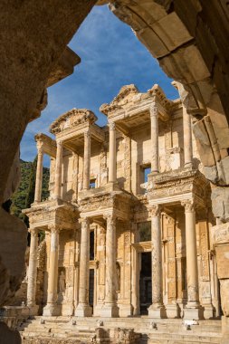 Türkiye 'nin Efes kentindeki Celsus Kütüphanesi.