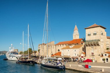 Trogir 'in eski sahil kenti Dalmaçya, Hırvatistan' ın tarihi manzarası