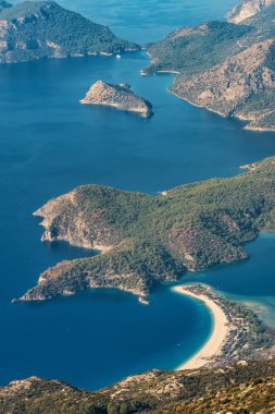 Türkiye 'deki Babadag dağından Oludeniz' deki Mavi Göl manzarası