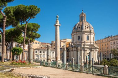 Trajanlar sütun ve forum ve Roma 'daki Santa Maria di Loreto Kilisesi