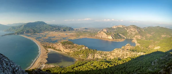 Panorama želví pláže Iztuzu v blízkosti vesnice Dalyan, Turecko — Stock fotografie