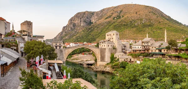 Mostar widok na Stare Miasto ze Stari Most o zachodzie słońca, BiH — Zdjęcie stockowe