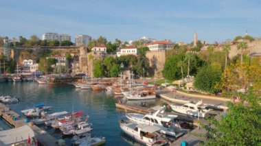 Günbatımında Kaleici eski Antalya limanı, Türkiye