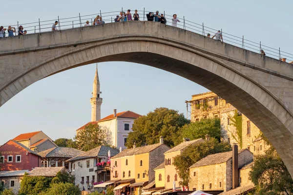 Stari La mayoría del puente al atardecer en el casco antiguo de Mostar, BIH — Foto de Stock