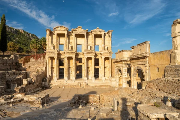 Biblioteca Celsus en la antigua ciudad Éfeso, Turquía — Foto de Stock