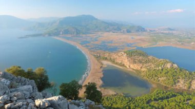 Türkiye 'nin Dalyan köyü yakınlarındaki Iztuzu kaplumbağa plajının hava manzarası