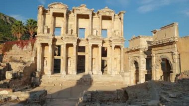 Türkiye 'nin Efes kentindeki Celsus Kütüphanesi
