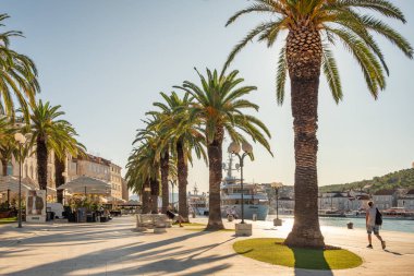 Hırvatistan 'ın eski Trogir kentinin güzel yaz manzarası