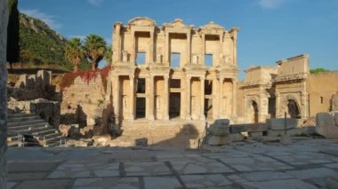 Türkiye 'nin Efes kentindeki Celsus Kütüphanesi