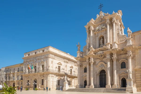 두 오모 광장 과 시칠리아의 시라쿠사 대성당 — 스톡 사진