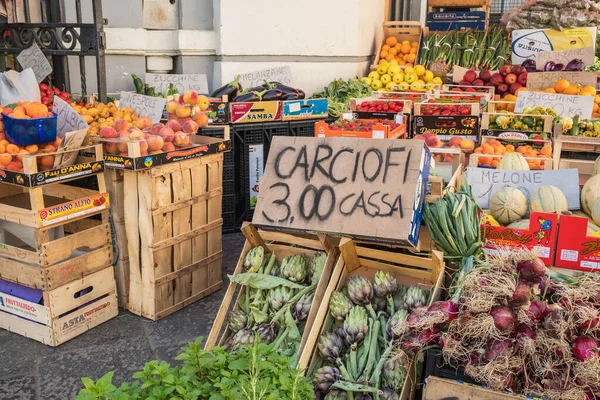 Verse groenten op de landbouwmarkt in Sicilië, Italië — Stockfoto
